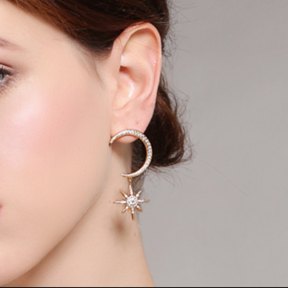 🛑⬇️one day sale 🛑Star & Moon Earrings - Picture 2 of 4